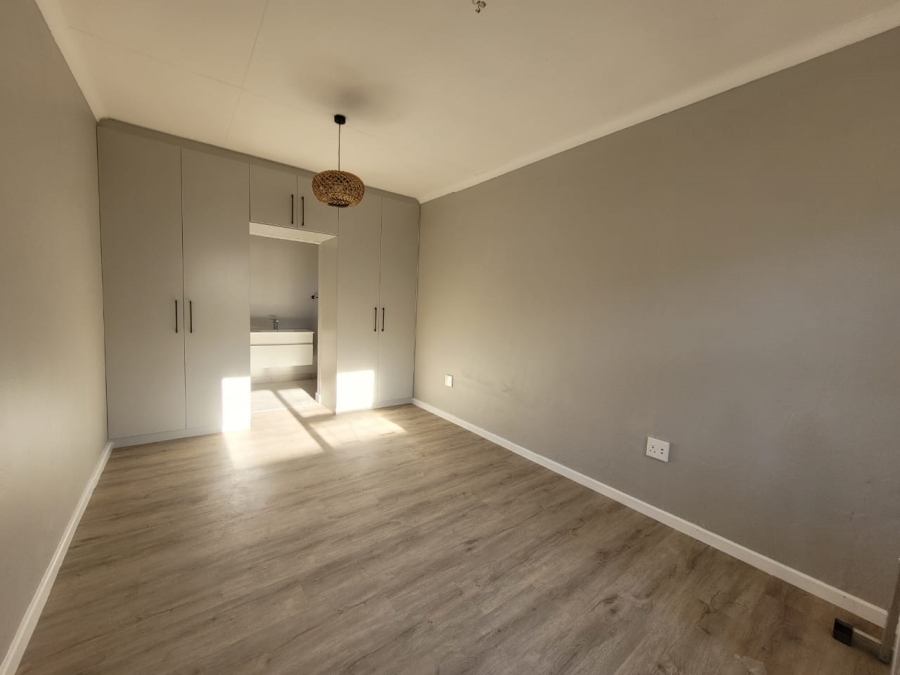 To Let 3 Bedroom Property for Rent in Wavecrest Eastern Cape